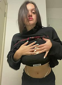 Applying To Be Your Girlfriend: Brunette 19 DD’s Petite 😇'