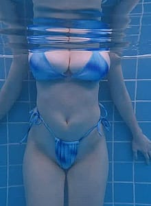 Underwater Titty Bounce🤭'