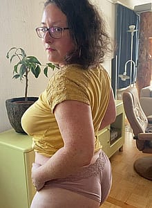 Would You Bend Over A 40 Year Old Mommy Of Two? Asking For Me'