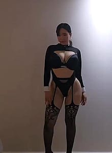 Sexy realassbunny showing them curves'