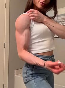 Muscular arms are sexy'