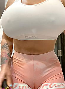 Yinyleon | Showing her fat tits while rubbing her camel toe pussy with a vibrator'